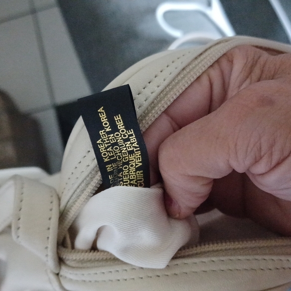 Vintage Anne Klein II purse, cream, leather, 8"x8"x3" - Picture 7 of 7